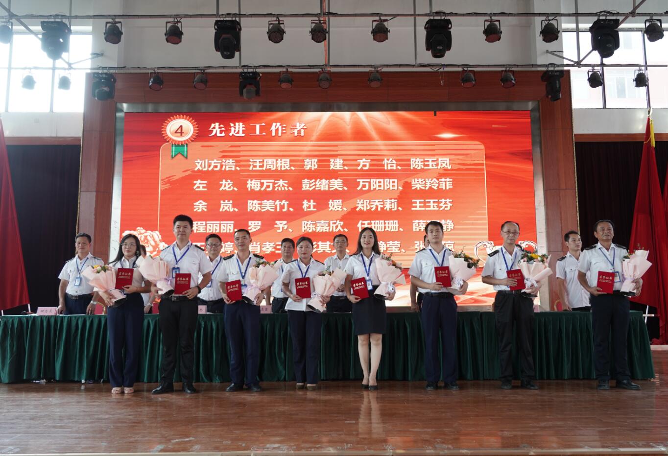 賡續(xù)百年初心，擔(dān)當(dāng)育人使命—南昌向遠軌道技術(shù)學(xué)校隆重召開2021年教師節(jié)表彰大會