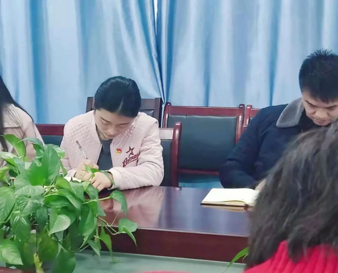 南昌向遠(yuǎn)軌道技術(shù)學(xué)校黨支部開展2021年度組織生活會暨民主評議黨員大會