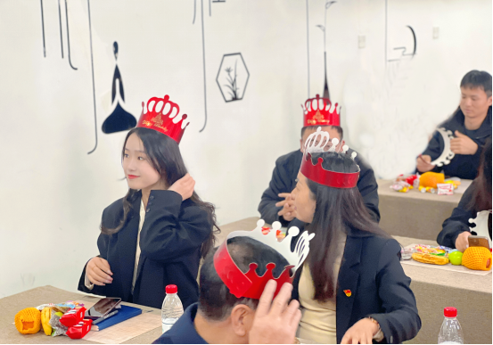 溫馨生日會,情暖教師心|南昌向遠軌道技術(shù)學校舉辦2023年第一季度教職工集體生日會