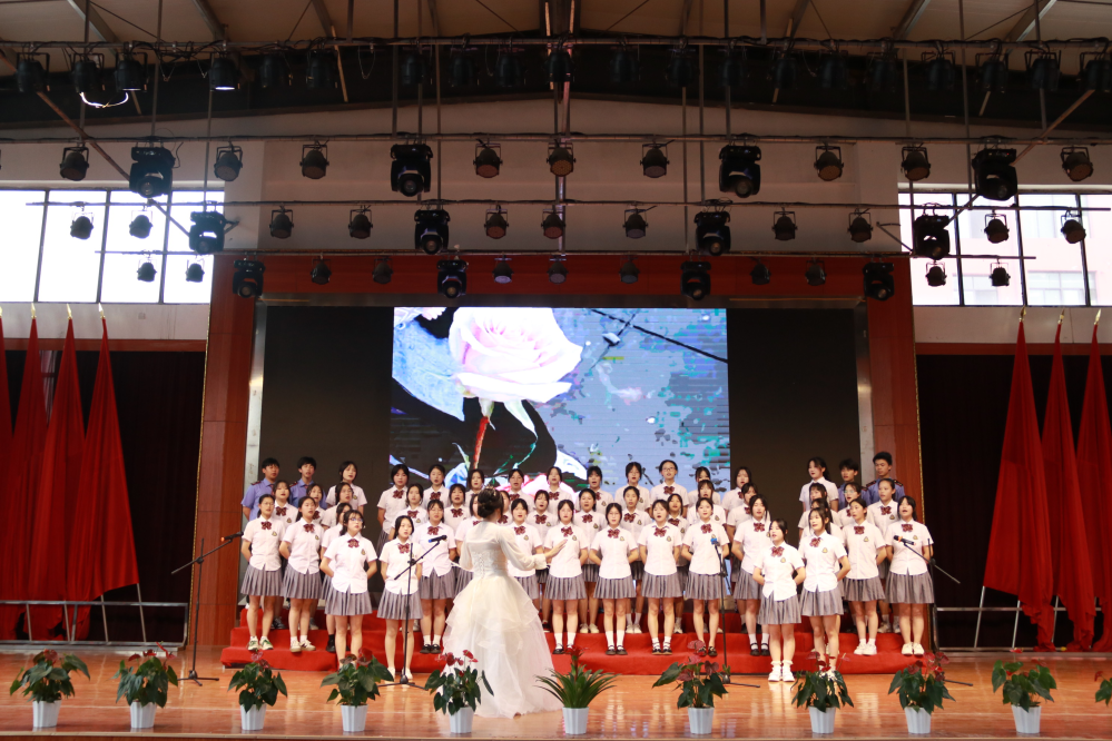 南昌向遠(yuǎn)軌道技術(shù)學(xué)校第五屆校園文化節(jié)系列活動之“青春心向黨，弘揚(yáng)五四情”大合唱比賽