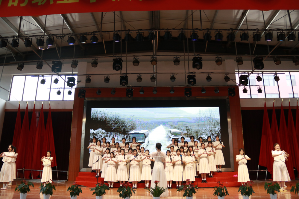 南昌向遠(yuǎn)軌道技術(shù)學(xué)校第五屆校園文化節(jié)系列活動之“青春心向黨，弘揚(yáng)五四情”大合唱比賽