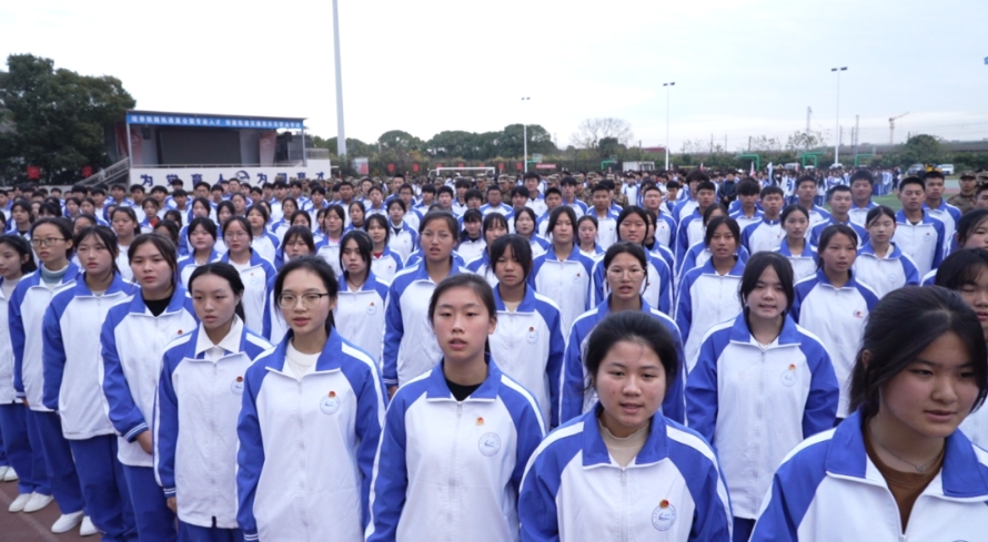 南昌向遠(yuǎn)軌道技術(shù)學(xué)校“團(tuán)心永向黨 青春譜華章”2023年下半年新團(tuán)員入團(tuán)儀式
