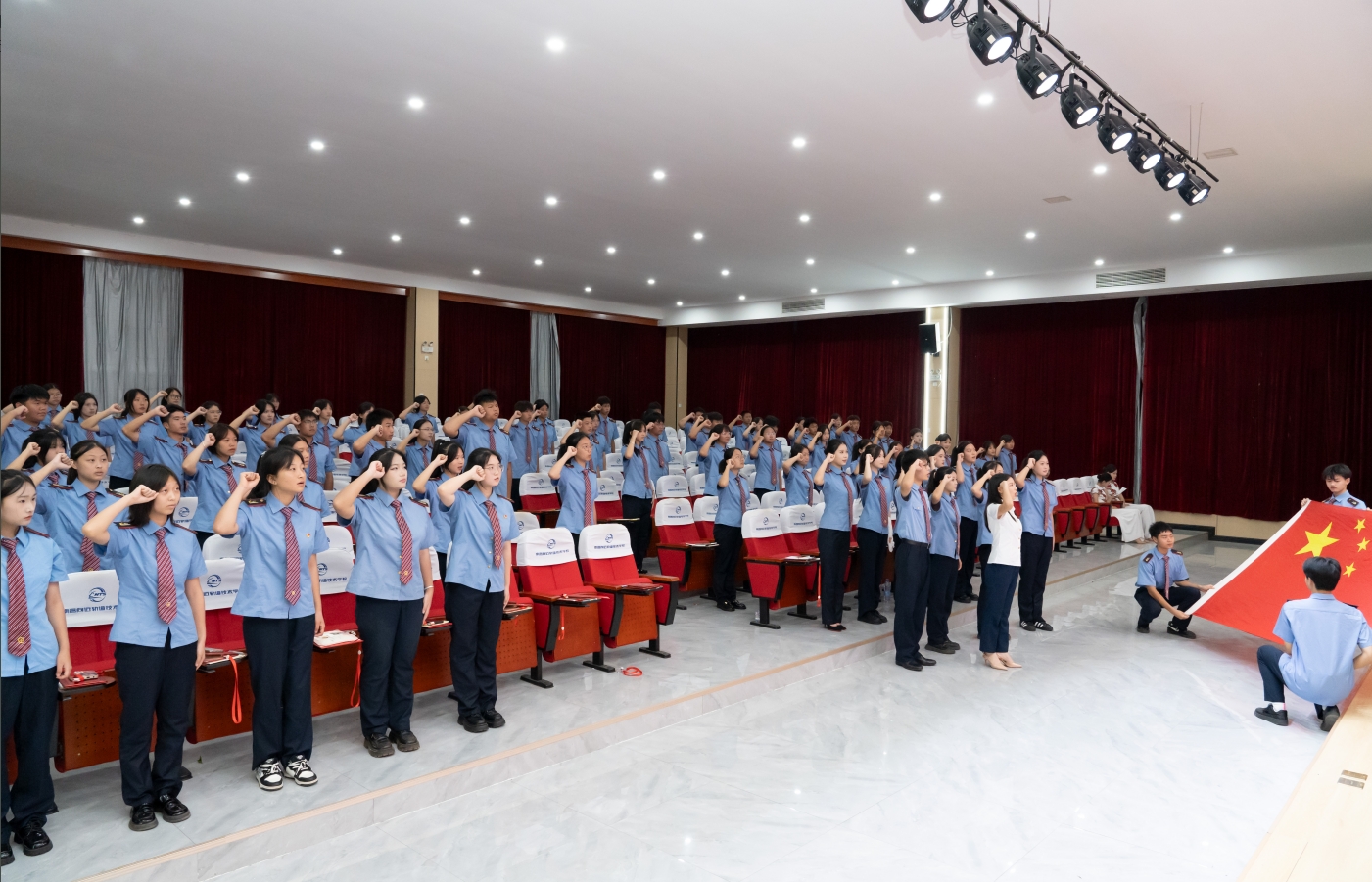 南昌向遠(yuǎn)軌道技術(shù)學(xué)校新學(xué)年團(tuán)委、學(xué)生會(huì)第一次全體會(huì)議圓滿落幕