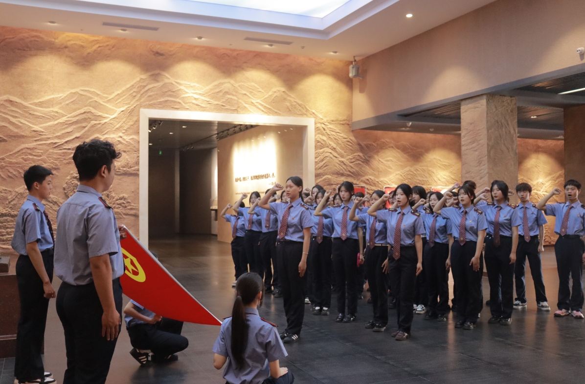 把思政課搬到小平小道陳列館|南昌向遠(yuǎn)軌道技術(shù)學(xué)校團(tuán)委開展11月主題團(tuán)日活動(dòng)