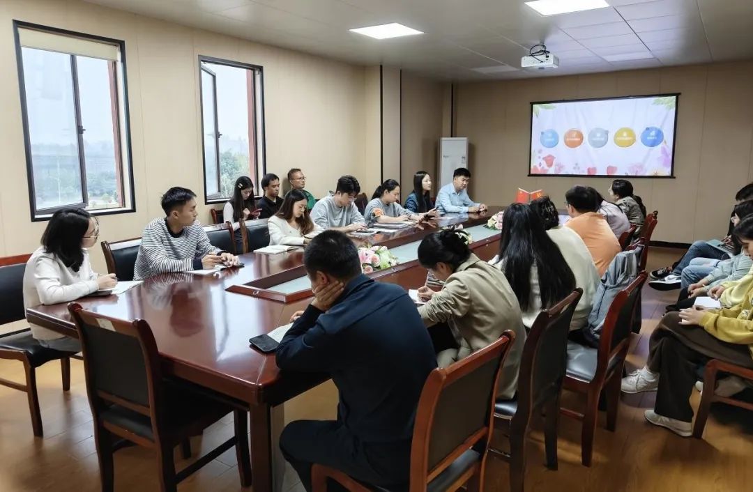 愿化甘霖潤桃李｜南昌向遠(yuǎn)軌道技術(shù)學(xué)校2024年級組召開班主任經(jīng)驗(yàn)分享學(xué)習(xí)會