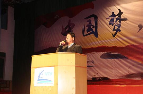 全國十九大代表全國勞動(dòng)模范郭學(xué)飛來南昌向遠(yuǎn)軌道技術(shù)學(xué)校講座