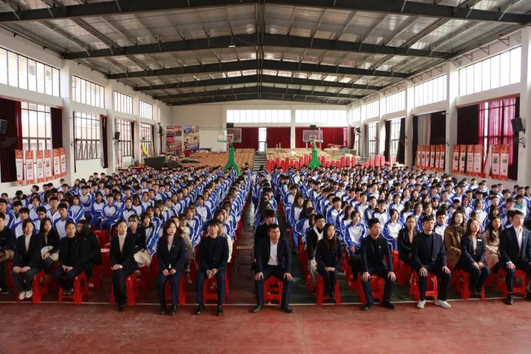 南昌向遠(yuǎn)軌道技術(shù)學(xué)校2021學(xué)年“立德樹人、五育并舉”系列活動表彰大會隆重召開