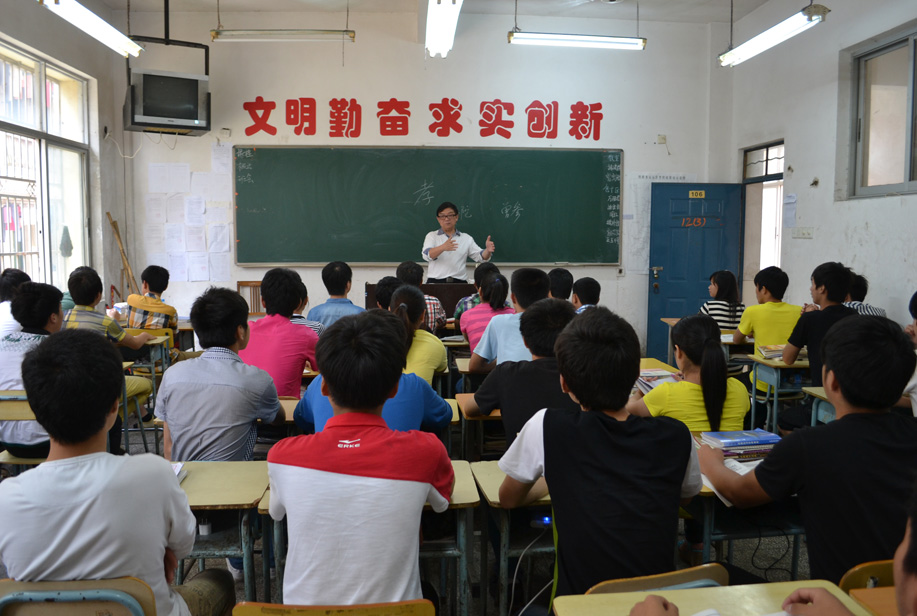 南昌向遠(yuǎn)鐵路學(xué)校讀書(shū)走進(jìn)課堂