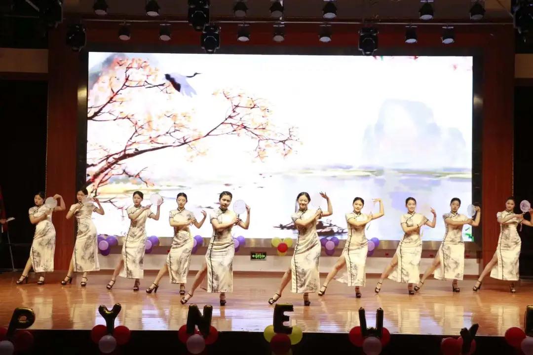 南昌向遠(yuǎn)軌道技術(shù)學(xué)校隆重舉行2021年社團(tuán)展演暨2022年元旦晚會(huì)