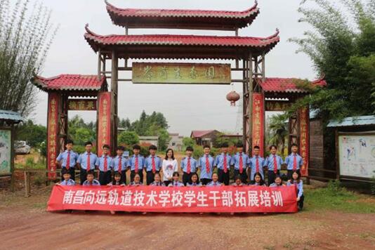 “凝聚青春力量，展現(xiàn)五月風(fēng)采，鑄就向遠(yuǎn)品牌”---校團(tuán)委五月系列活動(dòng)