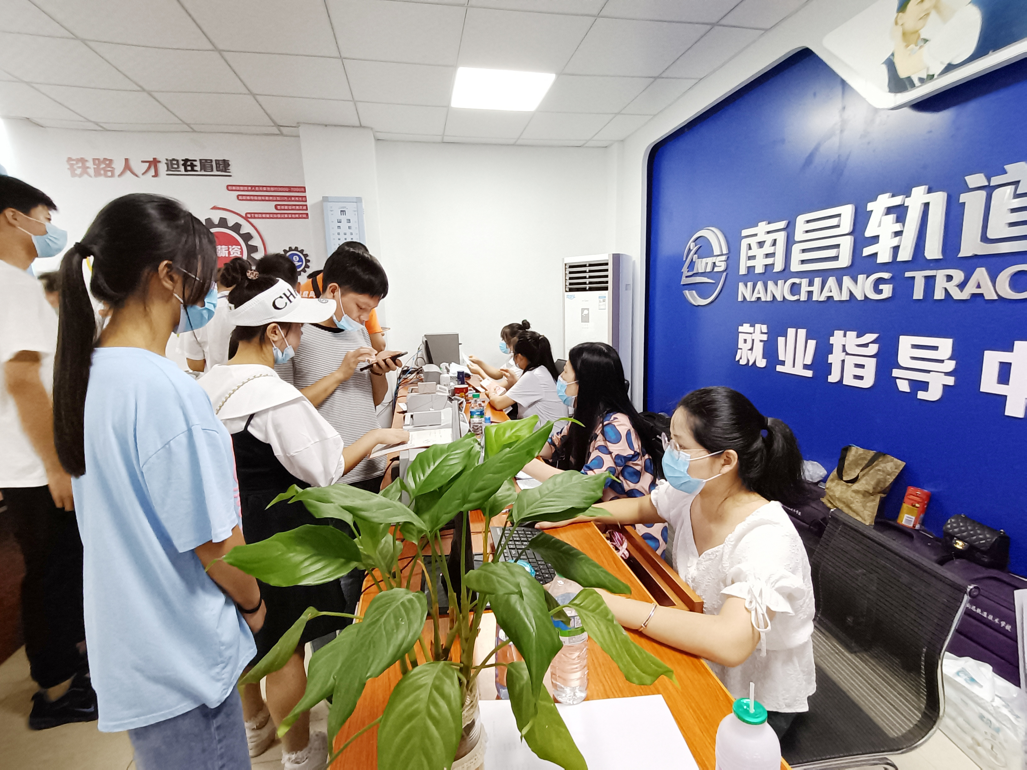 新秋迎萌新，服務(wù)暖人心-南昌向遠(yuǎn)軌道技術(shù)學(xué)校 喜迎2021秋季新生