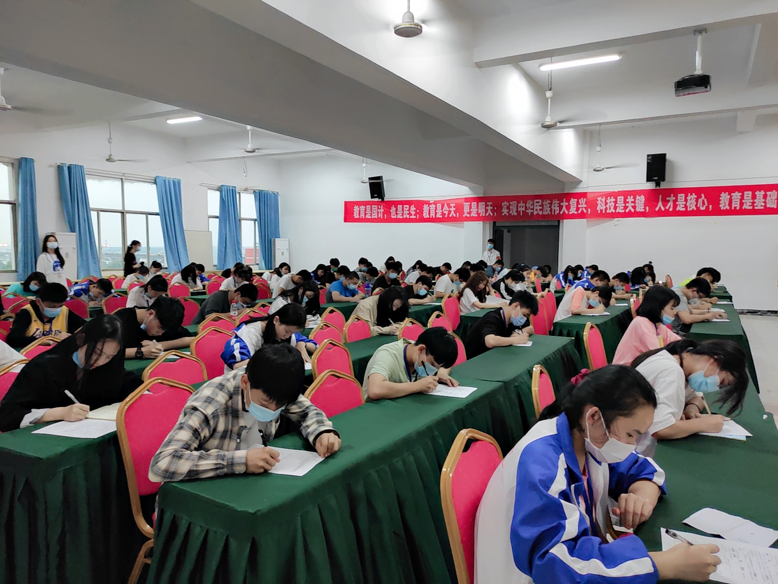 南昌向遠(yuǎn)軌道技術(shù)學(xué)校舉行第十期團(tuán)校結(jié)業(yè)考試